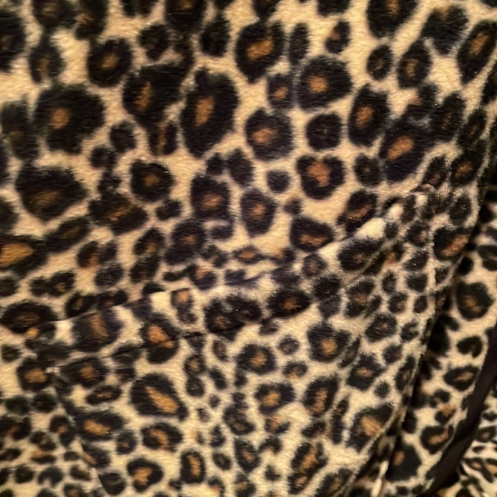 Nwt Leopard Print Zip Up Wrap - image 4